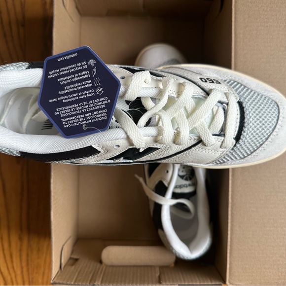 New Balance 550 White Black Sneakers - Picture 6 of 9